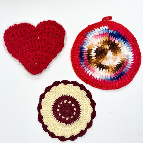 Vintage Crochet Pot Holders Lot of 3 Heart & Round Multicoloured - Picture 1 of 3